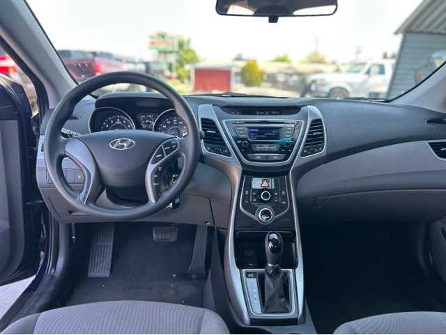 Hyundai Elantra Image 2