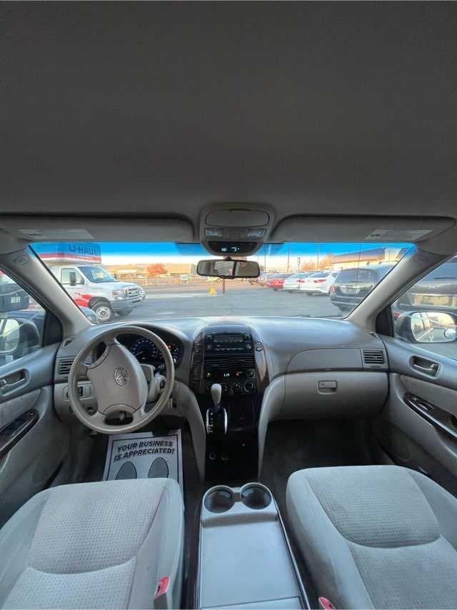 Toyota Sienna Image 11