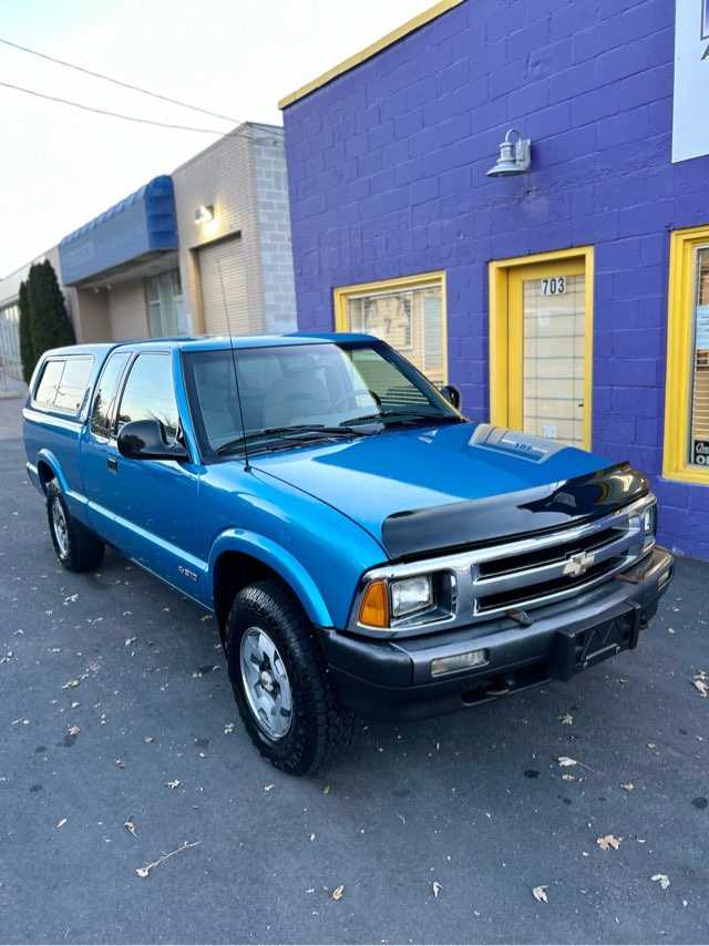 Chevrolet S-10 Image 2