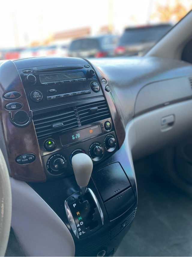 Toyota Sienna Image 7
