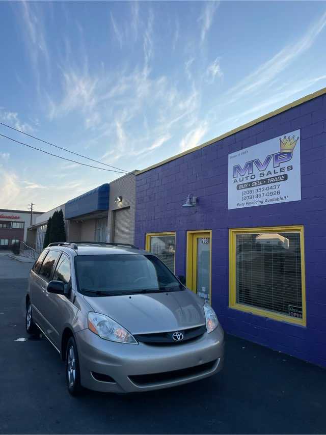 Toyota Sienna Image 1