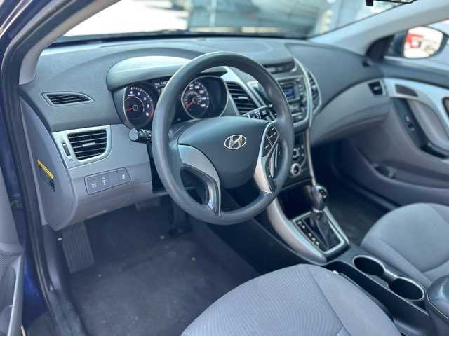Hyundai Elantra Image 5