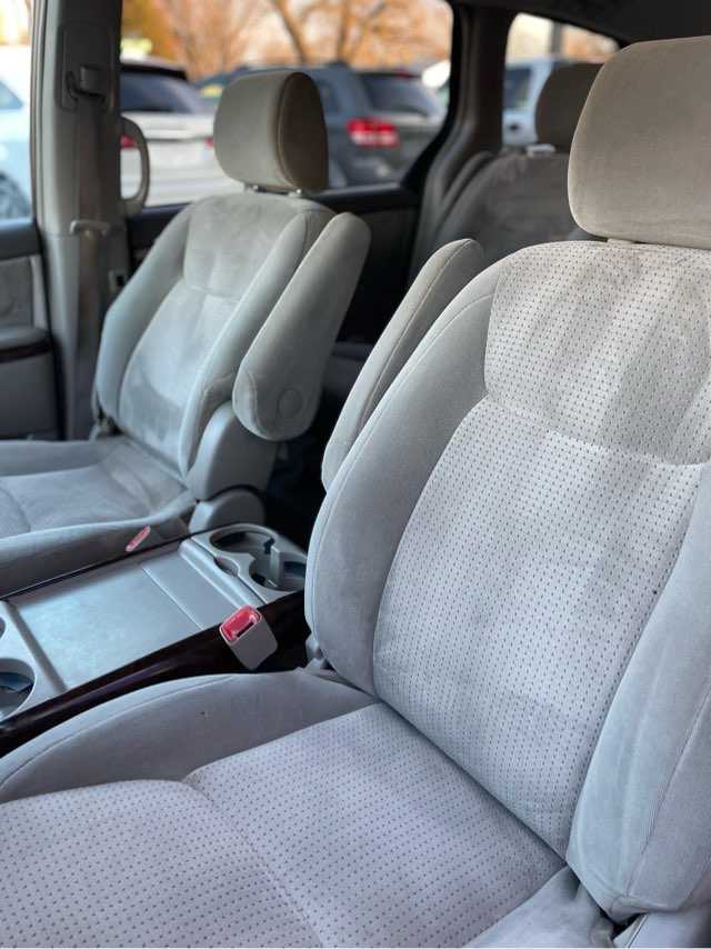 Toyota Sienna Image 8