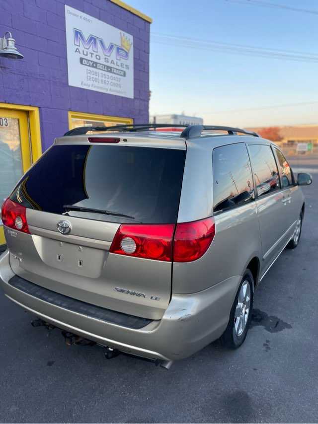 Toyota Sienna Image 5